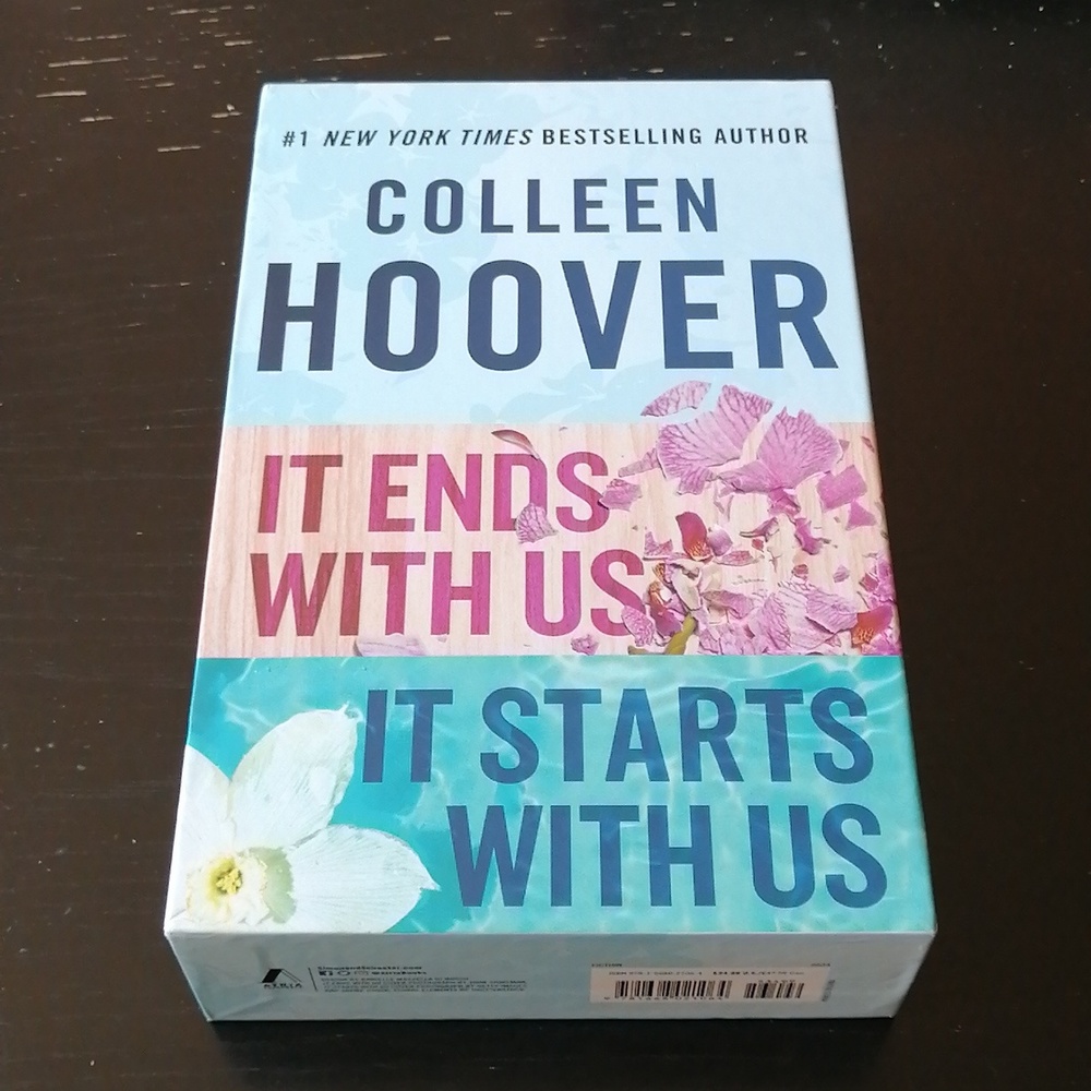 Colleen Hoover It Ends with Us Boxed Set: It Ends with Us, It Starts with Us - Picture 7 of 7